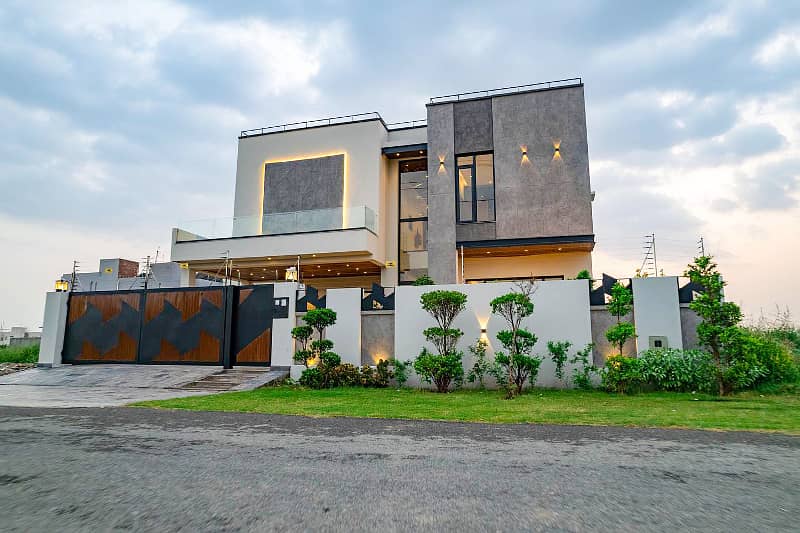 Brand New One Kanal Luxurious Bungalow Available For Rent Near Market 1