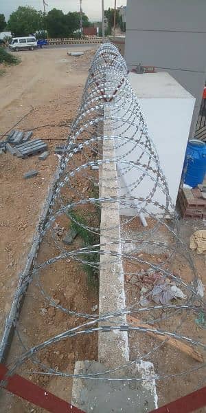 RAZOR WIRE AND BARBED WIRE for outdoor security 1