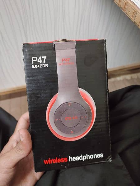 P47 wireless headphones 3