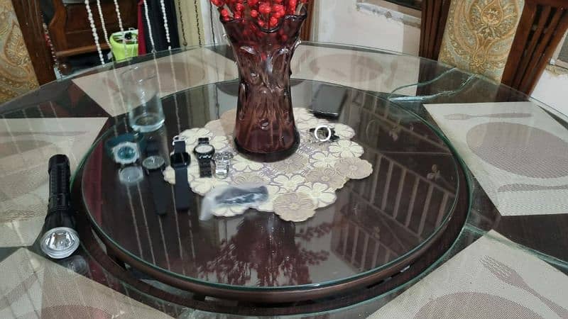 Round wooden dining table with movable top and thick glass 3