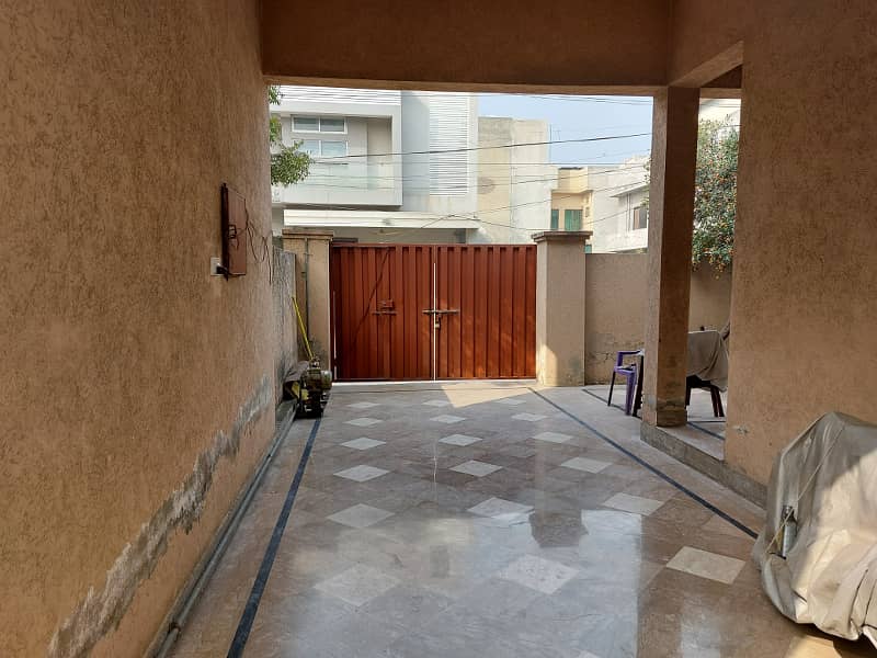 12 Marla Single Storey Gated Area House For SALE In Johar Town Hot Location 2
