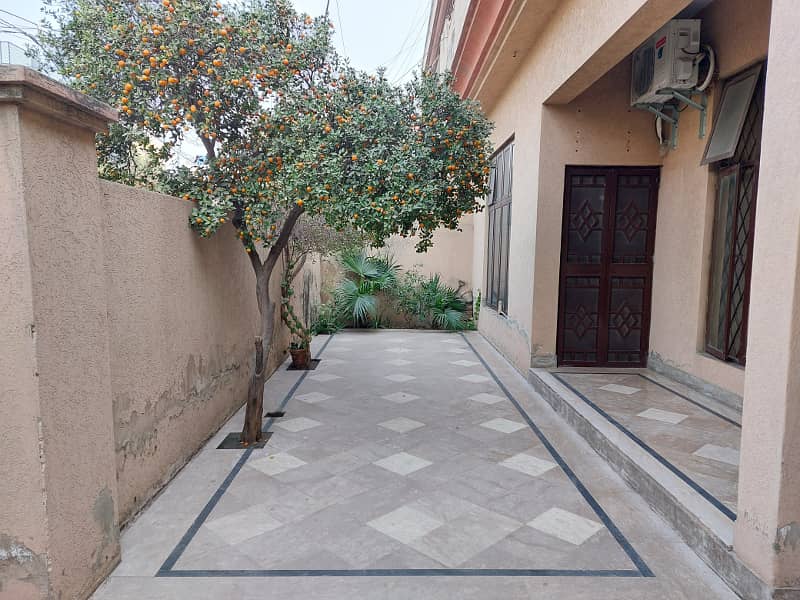 12 Marla Single Storey Gated Area House For SALE In Johar Town Hot Location 3