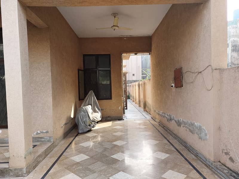 12 Marla Single Storey Gated Area House For SALE In Johar Town Hot Location 4