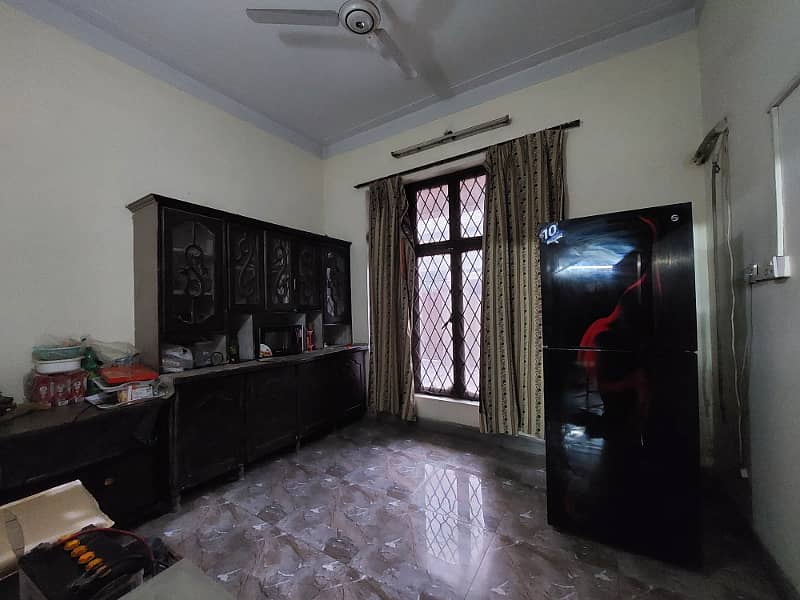 12 Marla Single Storey Gated Area House For SALE In Johar Town Hot Location 16