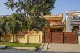 1 Kanal Semi Commercial Luxury House For SALE In Johar Town Hot Location