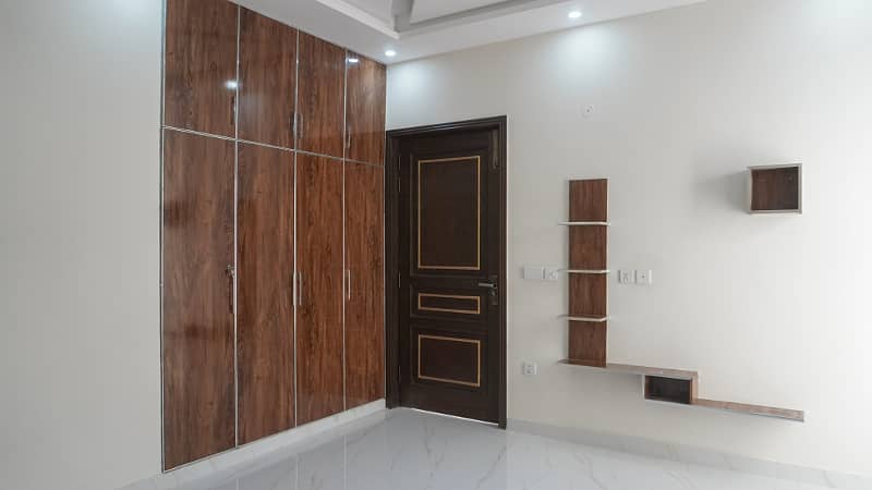 10 Marla Corner House For SALE In PIA Housing Scheme Hot Location 34
