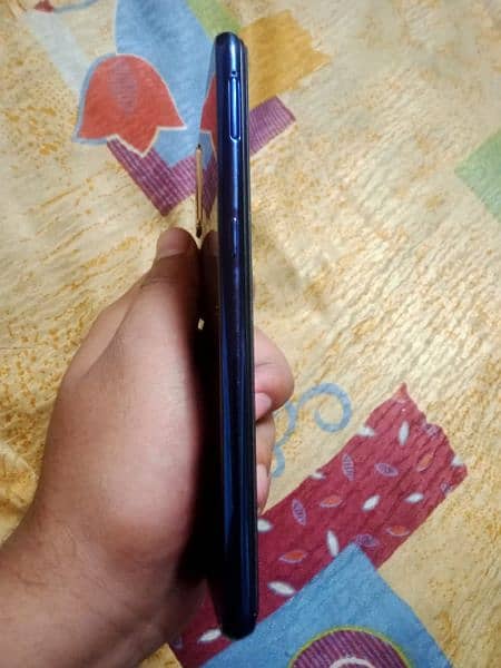 VIVO S1 10/9.5 With box and charger 3