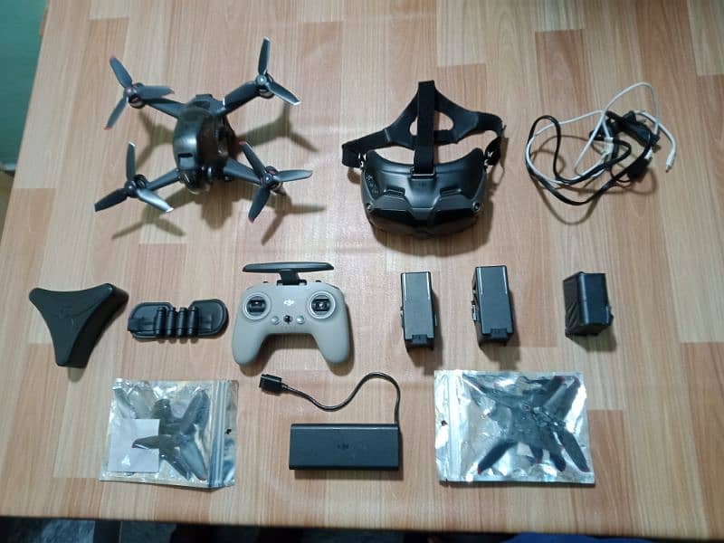 DJI FPV drone (Combo) with bag, extra propeller Guard and batteries 6