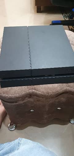 ps4 with ufc 4 ,gta 5 and 2 controllers