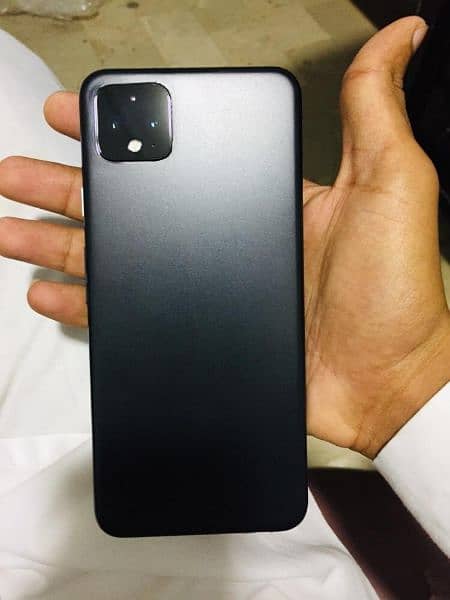 I am selling Google pixel 4xl 6:64 box available 1
