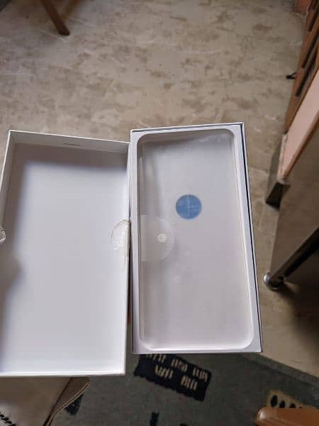 I am selling Google pixel 4xl 6:64 box available 2
