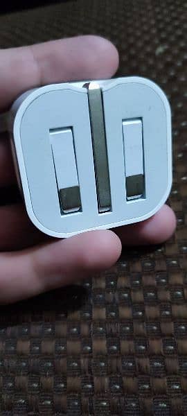 iphone orignal charger. 1