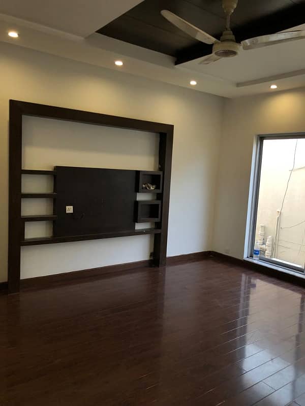1.5 Kanal Upper Portion With 3 Bedrooms For Rent In DHA Phase 5 Separate Entrance 4