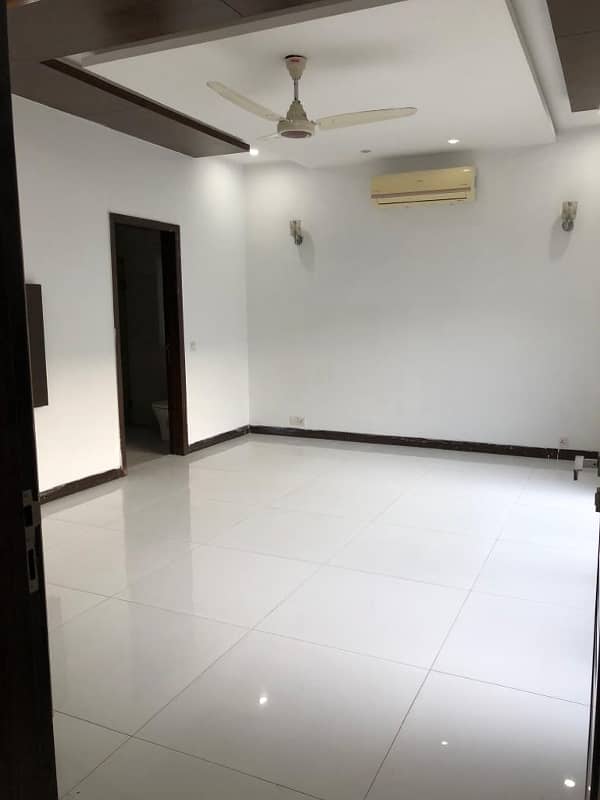 1.5 Kanal Upper Portion With 3 Bedrooms For Rent In DHA Phase 5 Separate Entrance 7