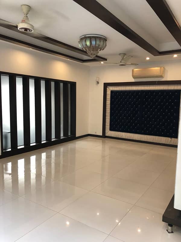 1.5 Kanal Upper Portion With 3 Bedrooms For Rent In DHA Phase 5 Separate Entrance 9