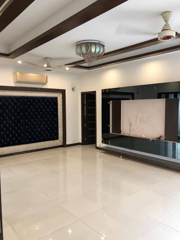 1.5 Kanal Upper Portion With 3 Bedrooms For Rent In DHA Phase 5 Separate Entrance 13