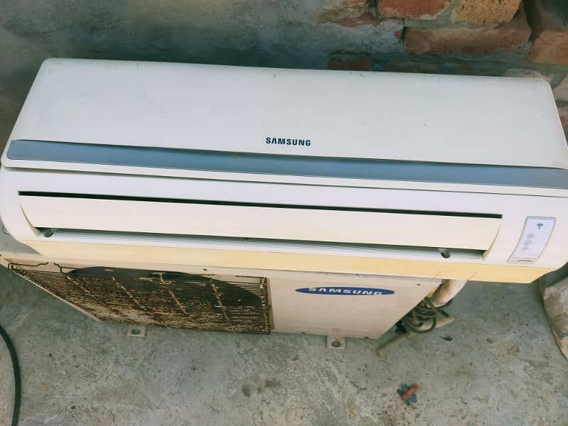 Samsung ac 1 ton good condition good cooling 2