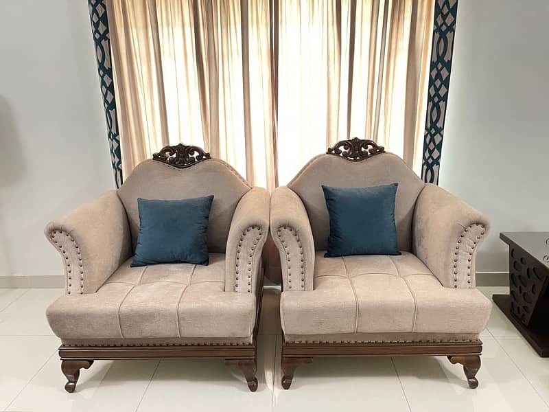 7 Seater Sofa Set in Mint Condition 4