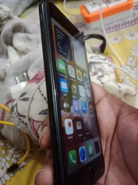 iPhone 7 128gb PTA approved. . 1