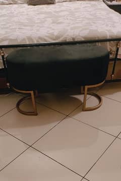 black and golden seater for sale almost new 0
