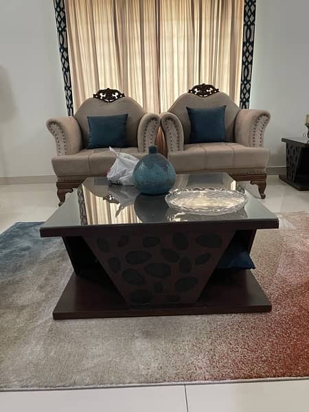 3 Piece Table Set in Excellent Condition 2