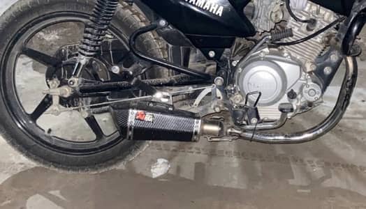 Akrapovic exhaust with pipe , yamaha ybr g