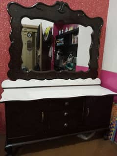 DRESSING TABLE 0