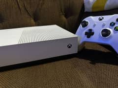 Xbox one s  1 tb 0