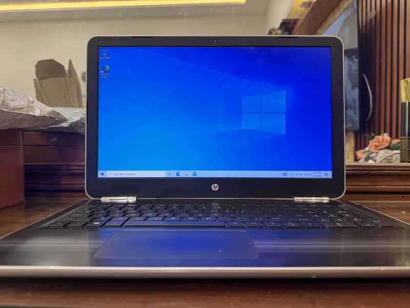 Hp laptopAMD A10-9600P RADEON R5.10 COMPUTE CORES 4C4C +6G 2.40 GHz 8