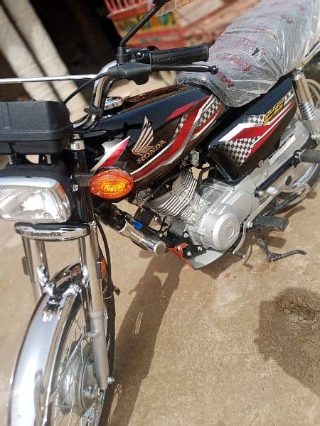 Honda 125 23/24 model one handed used bike condition 10/10 1