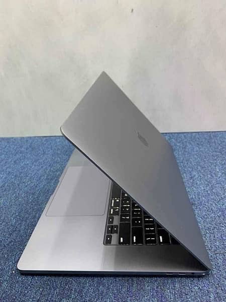 MacBook Pro 16” Corei9 (8cores) with 4GB card 2