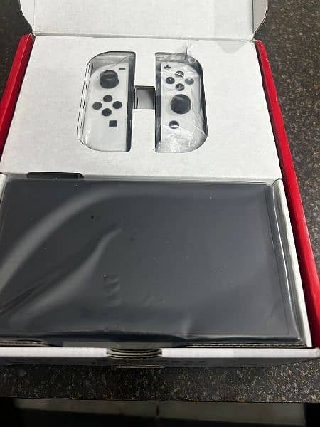 Nintendo switch oled white new 1