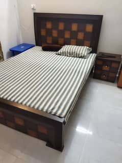 5×6.5 Slightly Used Bed with Molty Foam mattress+1 side table