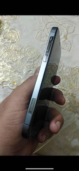 iphone 12 factory unlock 10/10 condition 1