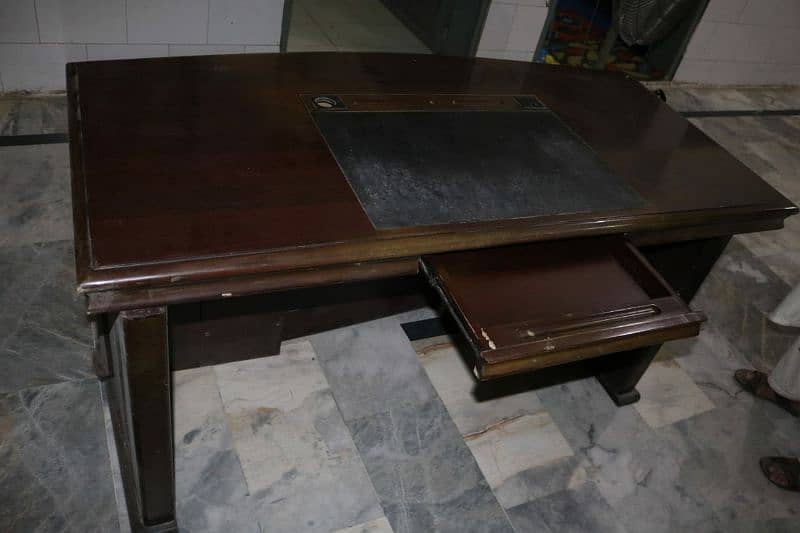 Executive Office Computer Table with Side Drawer for Urgent Sale 1