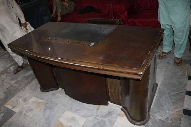Executive Office Computer Table with Side Drawer for Urgent Sale 2