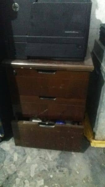 Executive Office Computer Table with Side Drawer for Urgent Sale 3