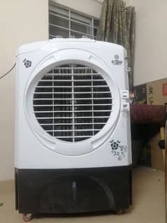 This ia air cooler. only 10 days used. selling because we using ac.
