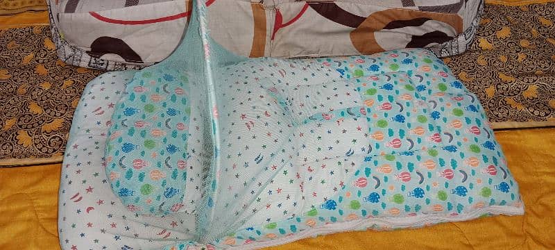 baby bed with bister set and 4 pillows 1