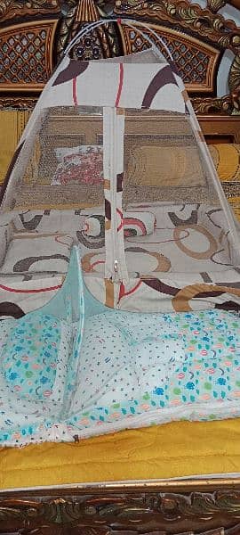 baby bed with bister set and 4 pillows 3