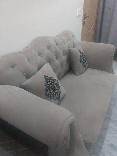Slightly used 7 sofa with table 5