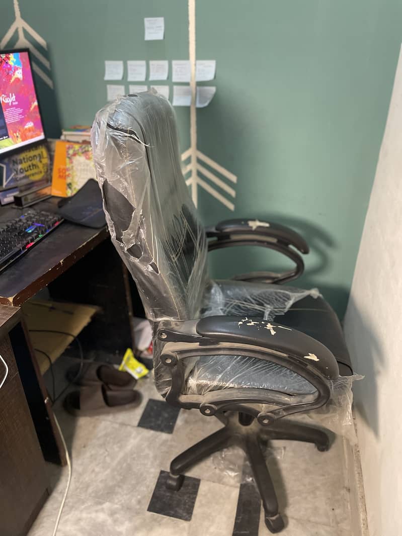 Revolving office chair almost new. 1