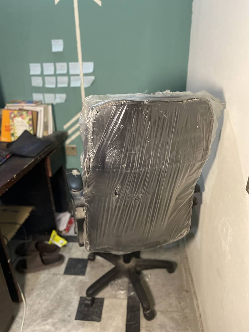 Revolving office chair almost new. 2