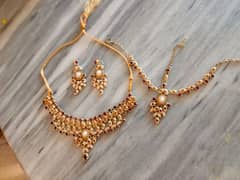 beautiful golden and mehroon jewelry set