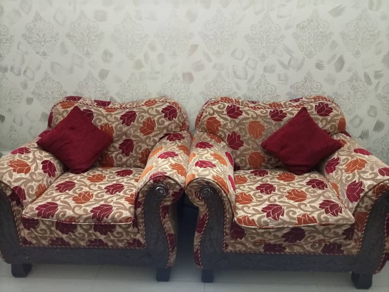 Royal 7 seater Jacquard sofa set with matching cushions 3