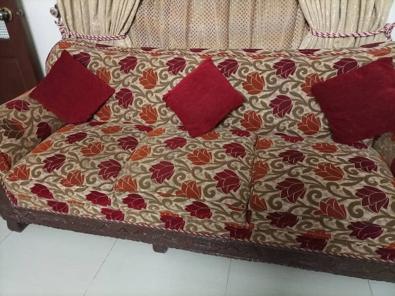 Royal 7 seater Jacquard sofa set with matching cushions 4