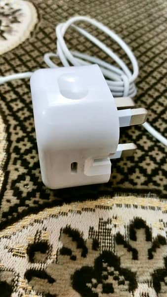 apple charger type c 20Watt orignal perfect condition 0
