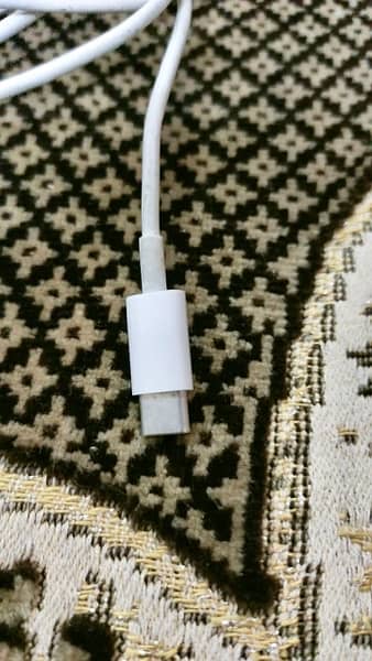 apple charger type c 20Watt orignal perfect condition 5