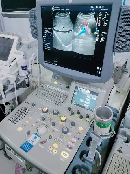 Ultrasound Machine and Color Doppler Japani LCD based available 3