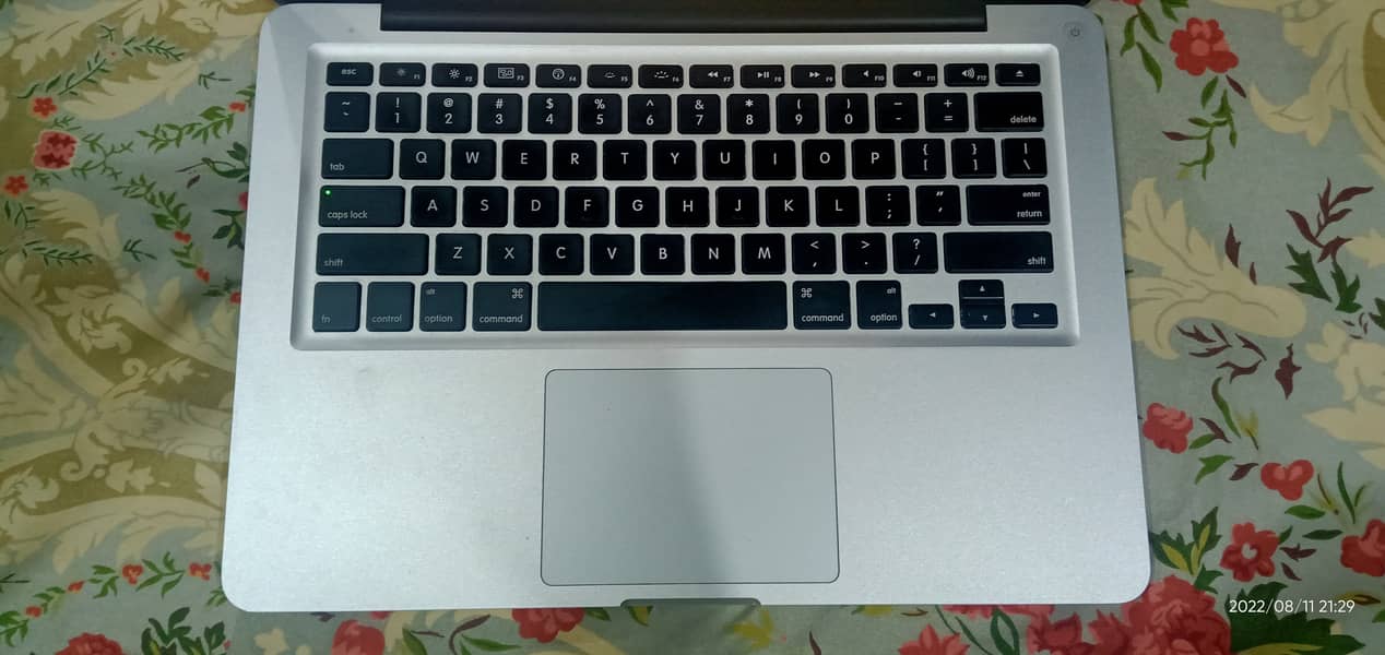 Macbook Pro Early 2011 - Excelent original condition 2